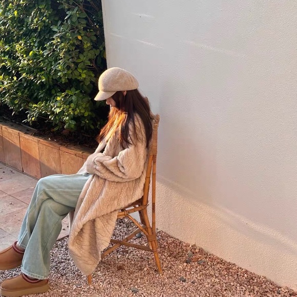 BNWT Designer Elegant Snow Mink-Textured Coat with Suede-Lined Interior - Picture 4 of 9